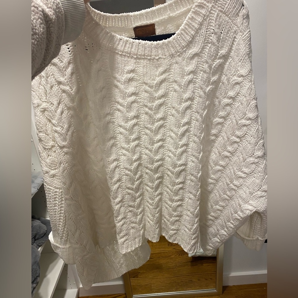 Like new condition white cable knit sweater. Only worn once